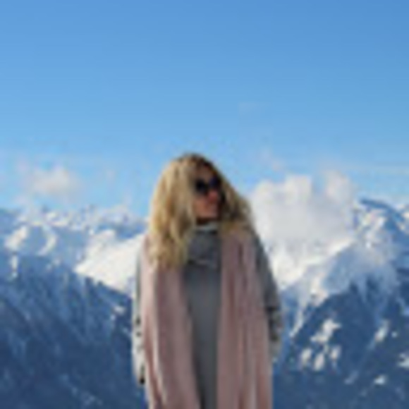 Meet your Posher, Taylor - Picture 1 of 1